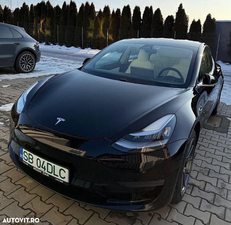 Culoarenegru Utilizat 2019 Tesla Model 3 Berlinǎ | 21.500 EUR (Preț bun) - Imagine 1/4