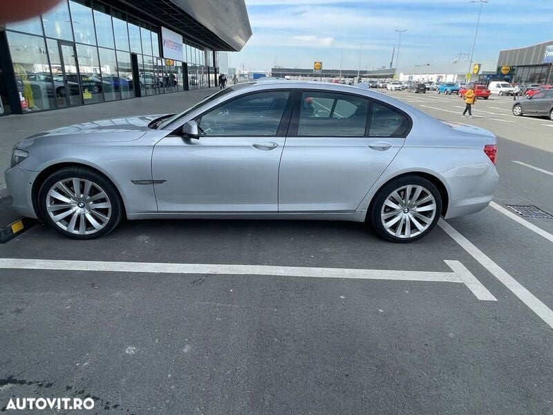 Argint Utilizat 2010 BMW 730 Berlinǎ | 12.500 EUR (Preț OK) - Imagine 1/4