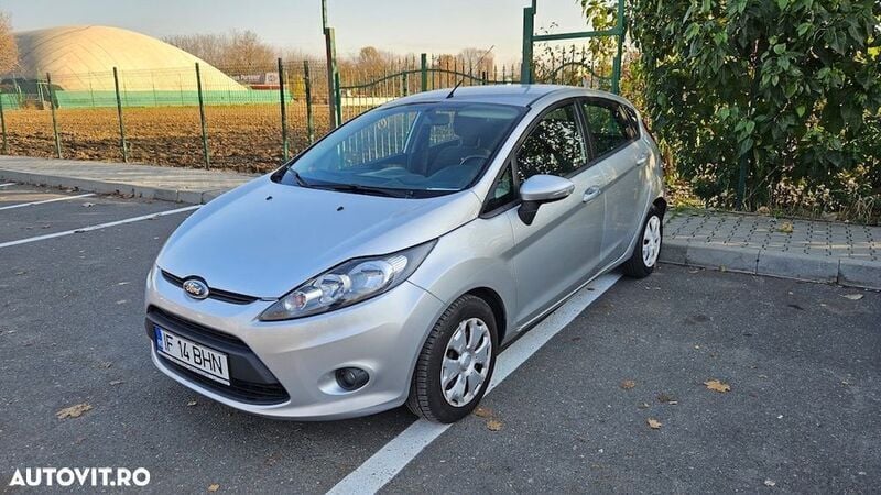 Gri Utilizat 2012 Ford Fiesta Hatchback | 3.650 EUR (Preț OK) - Imagine 1/4