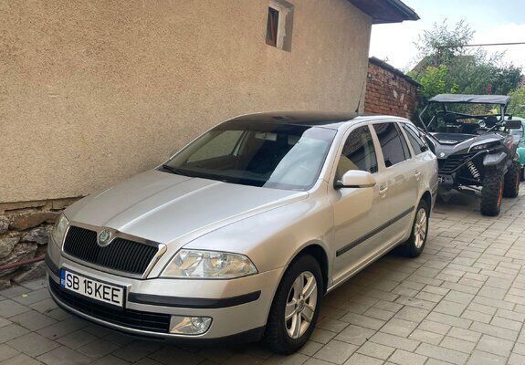 Gri Utilizat 2005 Skoda Octavia Break | 3.100 EUR - Imagine 1/4