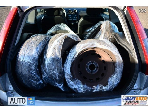 Second-hand Ford Fiesta 80 CP (58 kW) 2004 Argintiu Hatchback