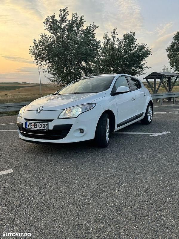 Culoarealb Utilizat 2012 Renault Mégane III Hatchback | 4.999 EUR (Puțin scump) - Imagine 1/4