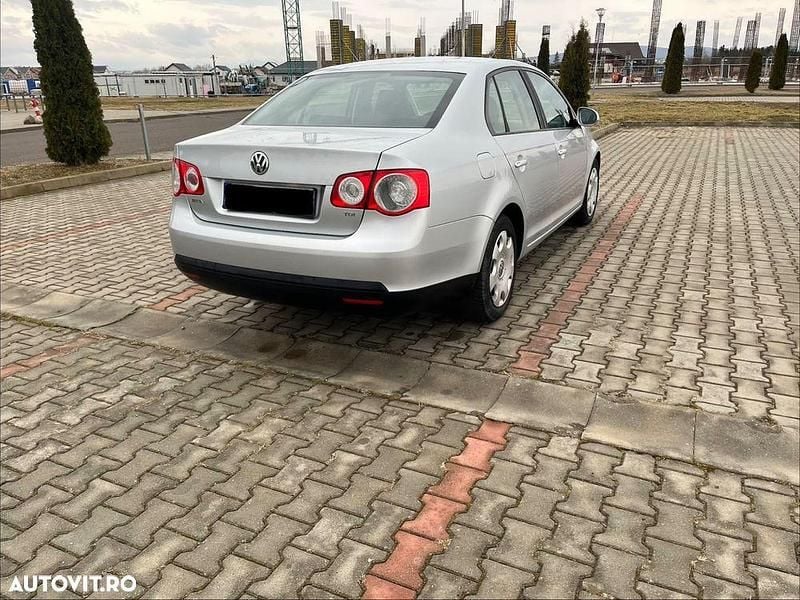 Second-hand VW Jetta Comfortline 105 CP (77 kW) 2008 Culoaregri Berlinǎ