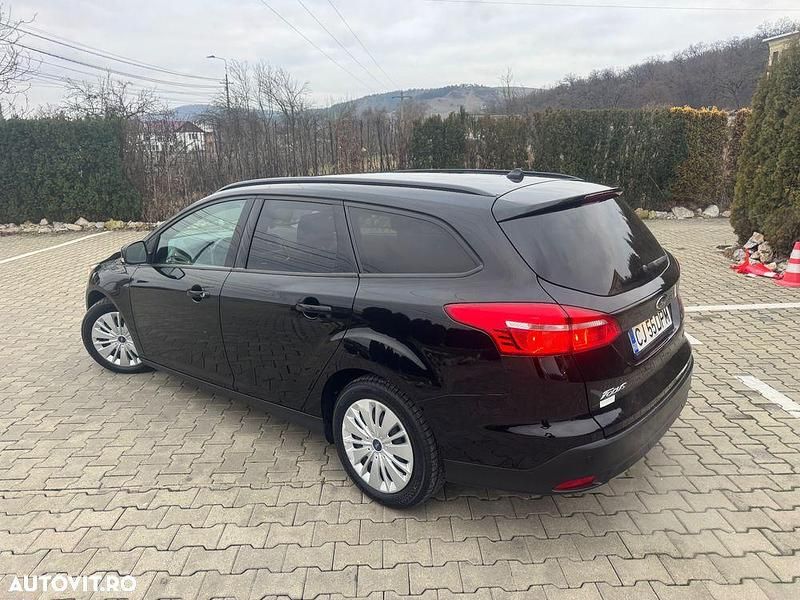 Second-hand Ford Focus Cool & Connect 125 CP (91 kW) 2018 Culoarenegru Break