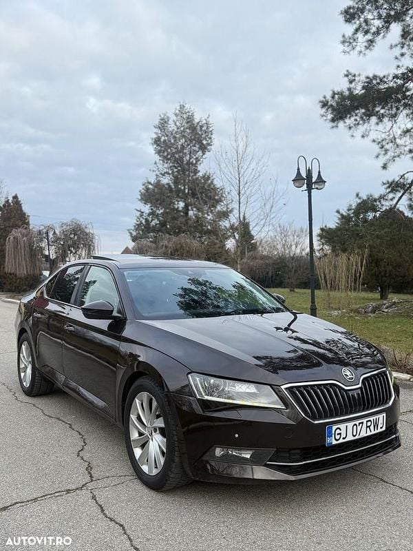 Second-hand Skoda Superb Ambition 120 CP (88 kW) 2017 Culoaregri Berlinǎ