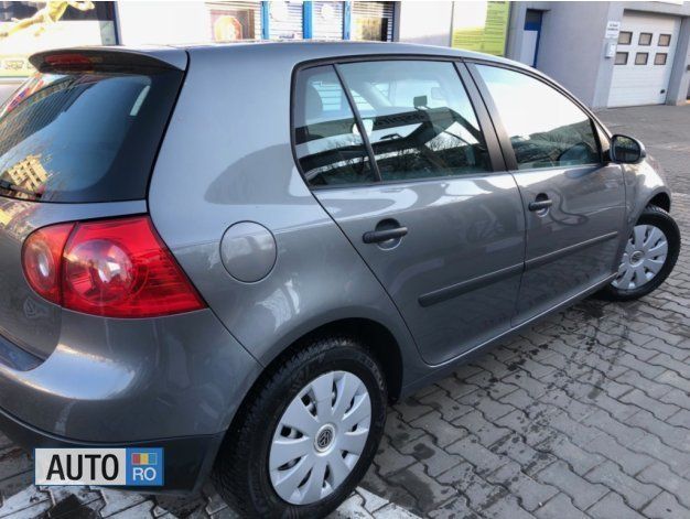Gri Utilizat 2005 VW Golf IV Hatchback | 4.000 EUR - Imagine 1/4