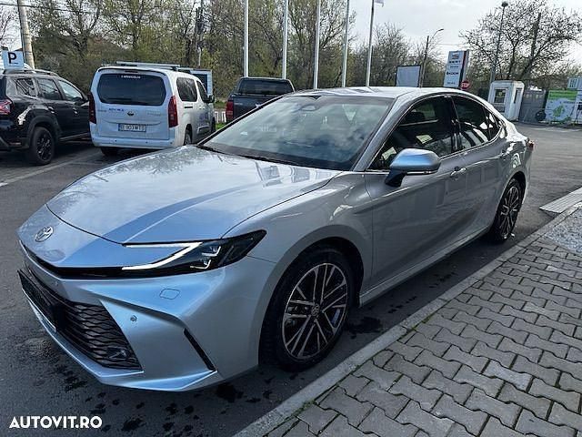 Second-hand Toyota Camry Executive 218 CP (160 kW) 2024 Culoareargint Berlinǎ