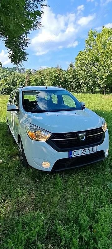 Culoarealb Utilizat 2018 Dacia Lodgy Stepway Monovolum | 5.930 EUR (Preț bun) - Imagine 1/4
