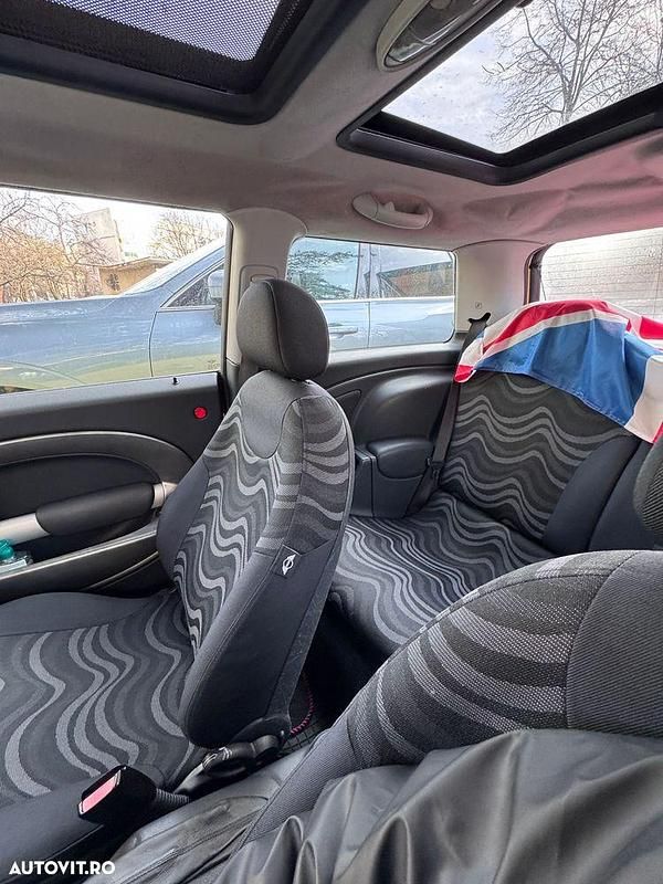 Second-hand Mini ONE 90 CP (66 kW) 2002 Culoaregalbeuriu Hatchback