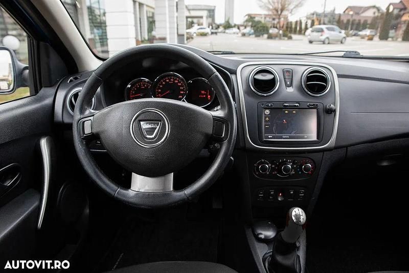 Second-hand Dacia Sandero Prestige 90 CP (66 kW) 2014 Culoarealbastru Hatchback