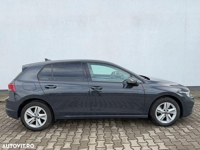 Second-hand VW Golf VIII Life 116 CP (85 kW) 2020 Culoaregri Hatchback