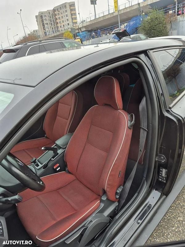 Second-hand Volvo C30 109 CP (80 kW) 2008 Culoarenegru Hatchback