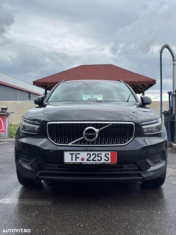 Culoarenegru Utilizat 2019 Volvo XC40 SUV | 17.850 EUR (Preț bun) - Imagine 1/4
