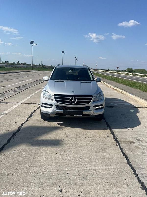 Culoaregri Utilizat 2012 Mercedes ML300 SUV | 12.300 EUR - Imagine 1/4