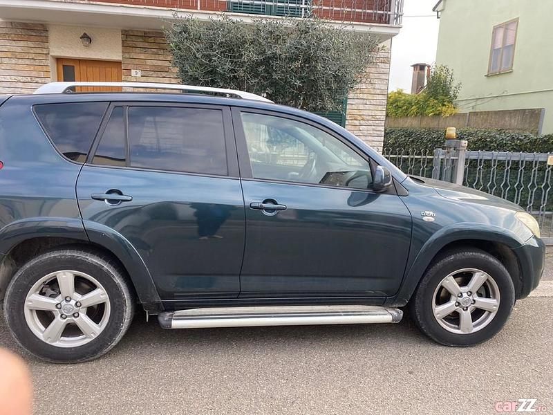 Second-hand Toyota RAV4 Luxury 220 CP (161 kW) 2006 Verde SUV