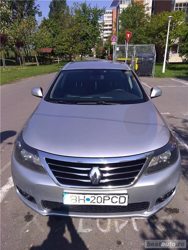 Auriu Utilizat 2011 Renault Latitude Berlinǎ | 4.899 EUR (Preț OK) - Imagine 1/4