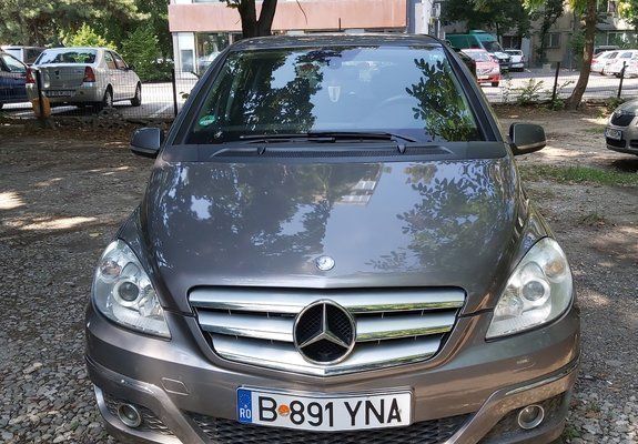 Gri Utilizat 2010 Mercedes B180 Monovolum | 6.700 EUR - Imagine 1/4