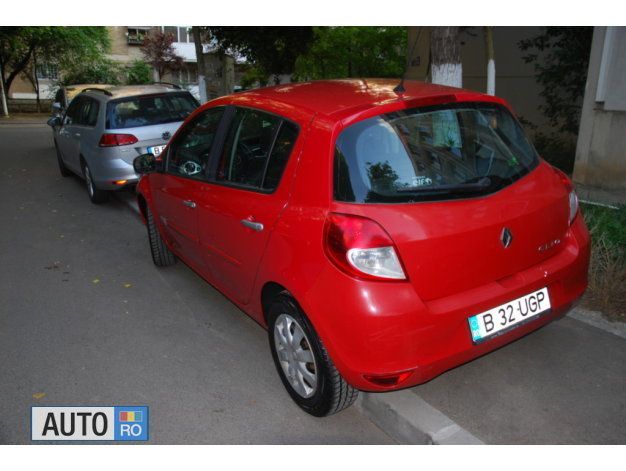 Rosu Utilizat 2009 Renault Clio II Hatchback | 3.500 EUR (Puțin scump) - Imagine 1/4