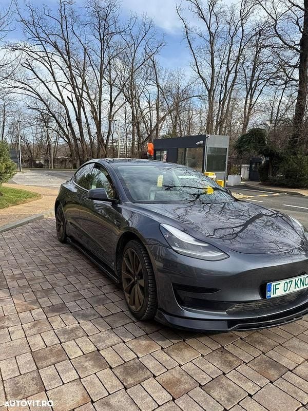 Second-hand Tesla Model 3 Standard Range Plus 239 kW (325 CP) 2020 Culoaregri Berlinǎ