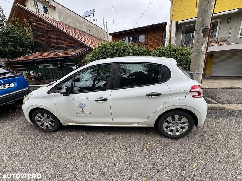 Culoarealb Utilizat 2013 Peugeot 208 Access Hatchback | 3.000 EUR - Imagine 1/4