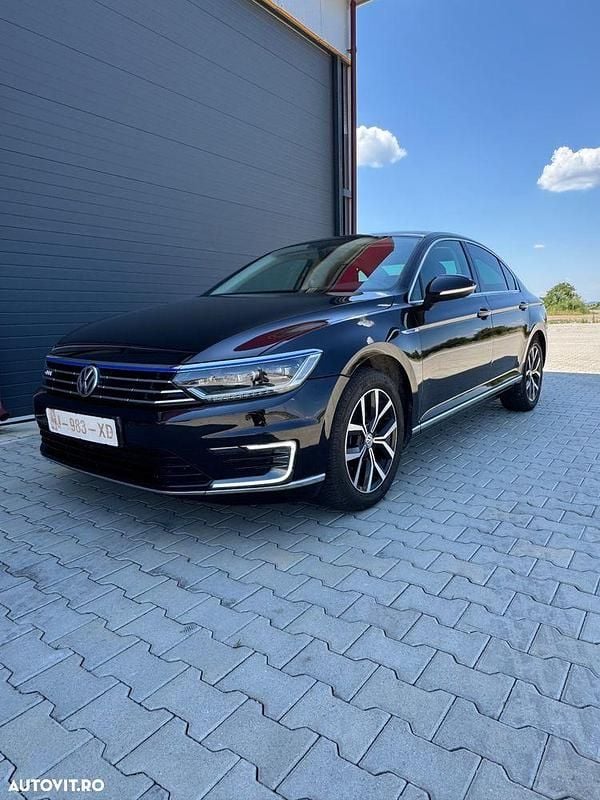 Culoarenegru Utilizat 2018 VW Passat GTE Berlinǎ | 13.950 EUR (Super Preț) - Imagine 1/4