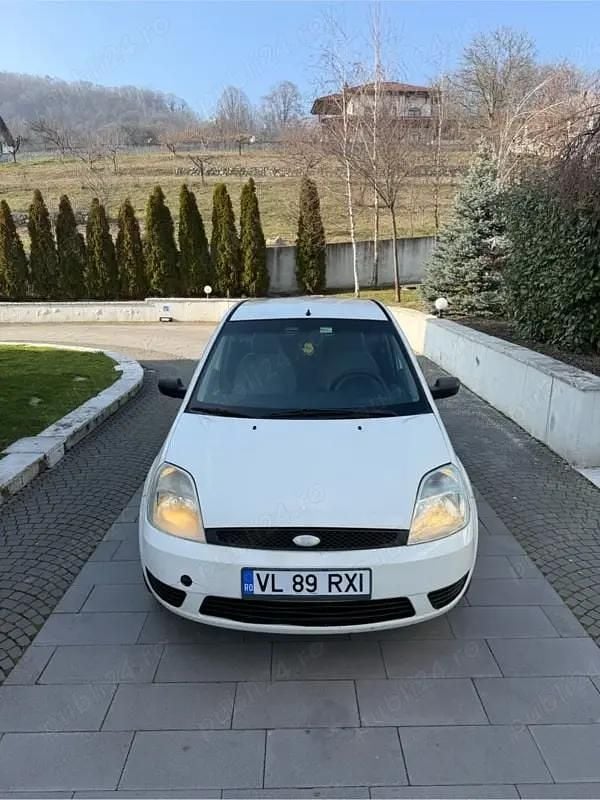 Second-hand Ford Fiesta 68 CP (50 kW) 2003 Alb Hatchback