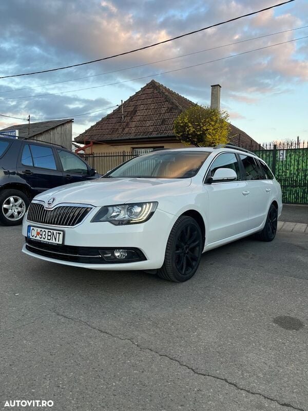 Alb Utilizat 2015 Skoda Superb Elegance Break | 10.500 EUR (Preț OK) - Imagine 1/4