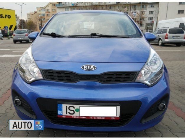 Second-hand Kia Rio 85 CP (62 kW) 2012 Albastru Hatchback