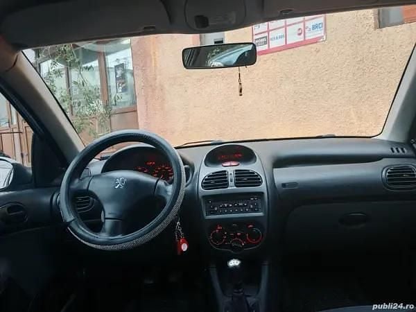 Gri Utilizat 2007 Peugeot 206 Hatchback | 1.399 EUR (Preț OK) - Imagine 1/4