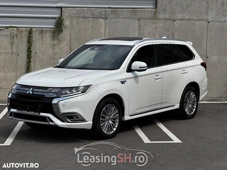 Alb Utilizat 2020 Mitsubishi Outlander Instyle SUV | 21.477 EUR - Imagine 1/4