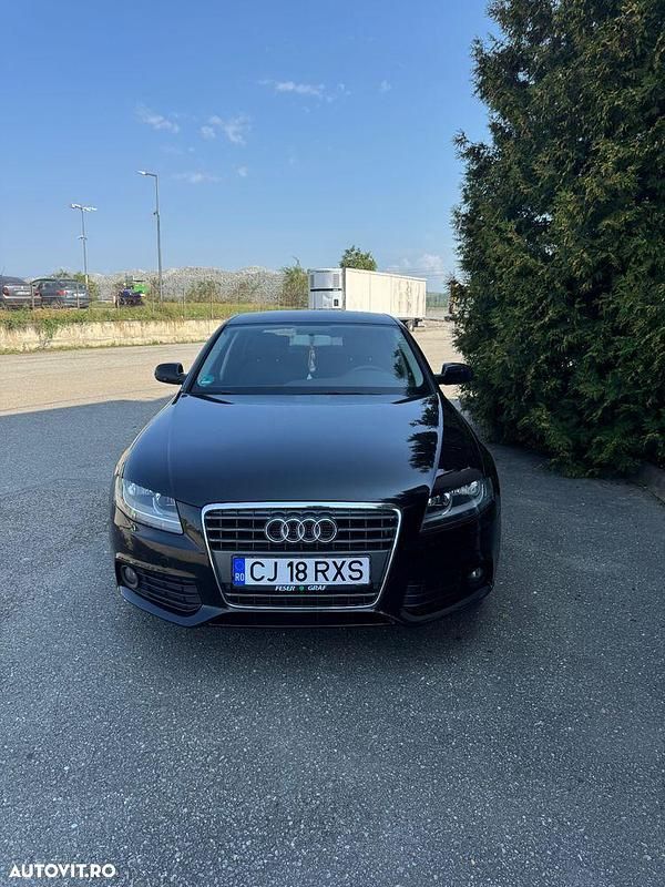 Culoarenegru Utilizat 2011 Audi A4 Berlinǎ | 5.400 EUR (Super Preț) - Imagine 1/4