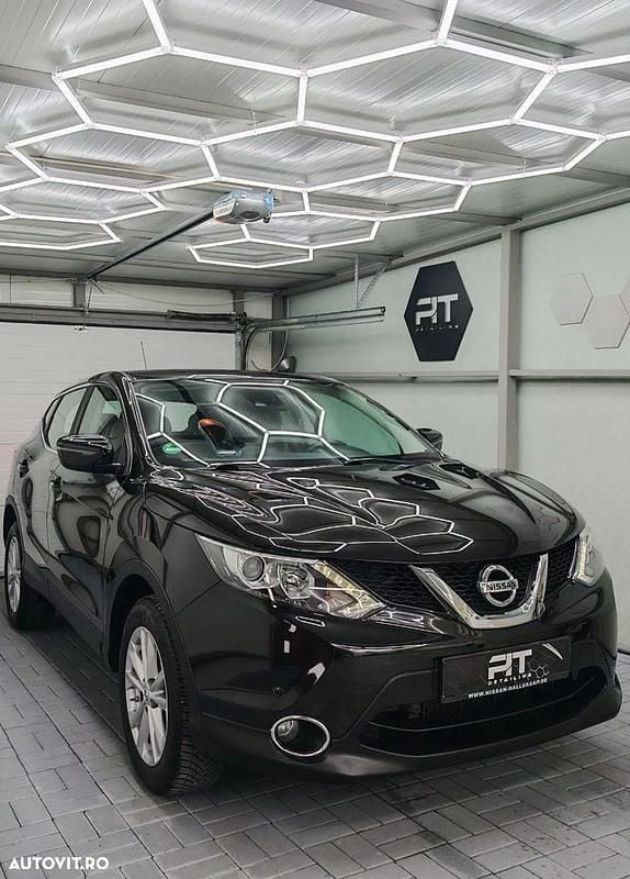 Second-hand Nissan Qashqai Tekna 115 CP (84 kW) 2015 Culoarenegru SUV
