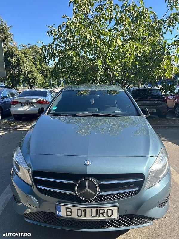 Culoarealbastru Utilizat 2012 Mercedes A180 Hatchback | 8.500 EUR (Scump) - Imagine 1/4