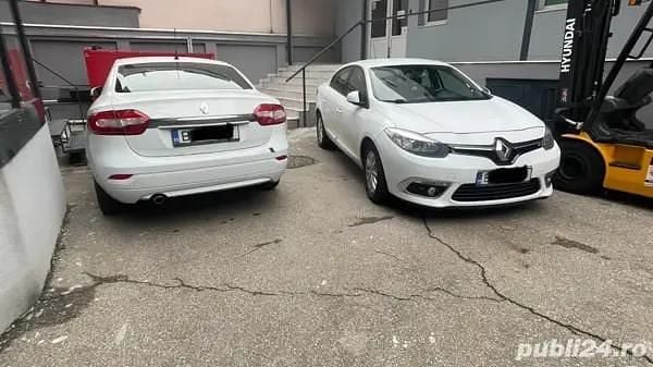 Utilizat 2015 Renault Fluence Dynamique Berlinǎ | 5.900 EUR - Imagine 1/4