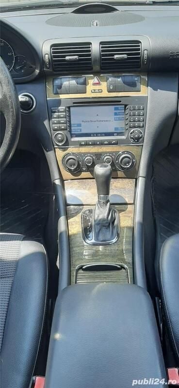 Second-hand Mercedes 220 150 CP (110 kW) 2006 Berlinǎ