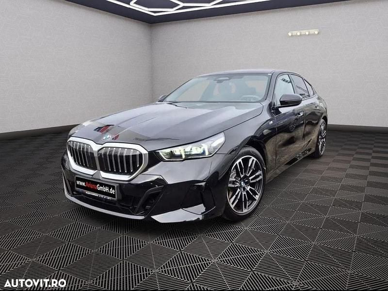 Culoarenegru Utilizat 2024 BMW 520 Comfort Edition Berlinǎ | 56.374 EUR (Scump) - Imagine 1/4