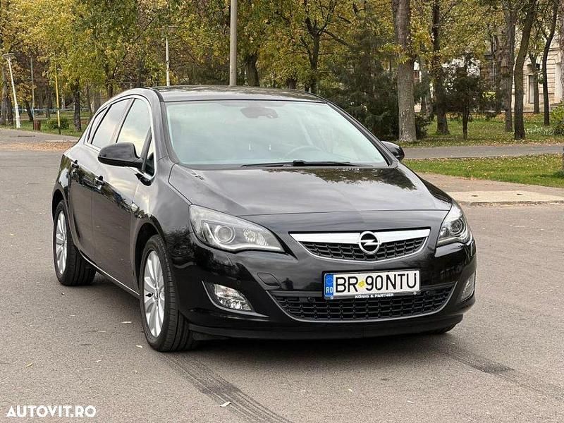 Second-hand Opel Astra drive 110 CP (80 kW) 2011 Culoarenegru Hatchback