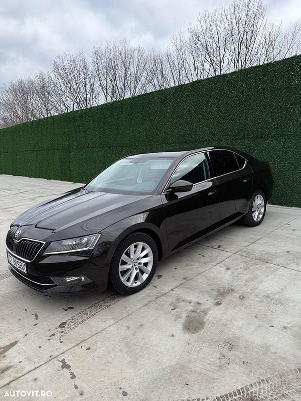 Second-hand Skoda Superb Ambition 150 CP (110 kW) 2018 Culoaremaro Berlinǎ