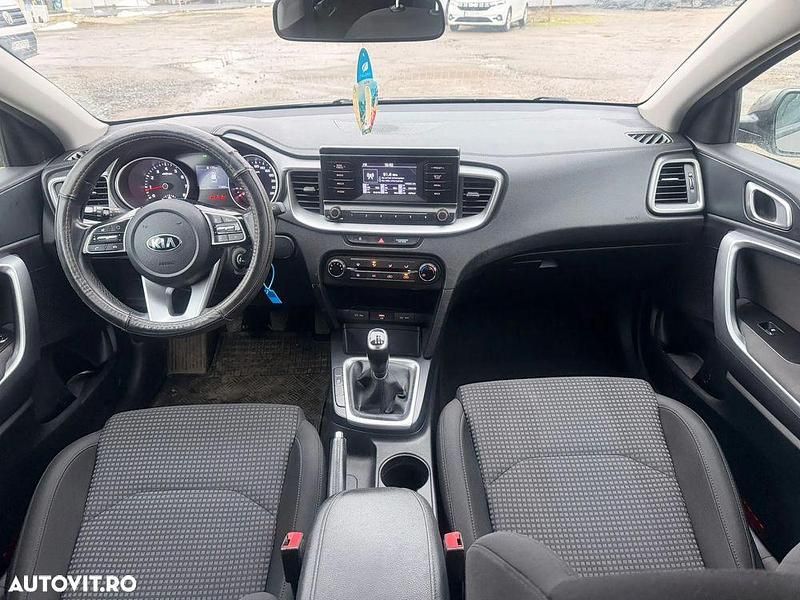 Second-hand Kia Ceed Best 100 CP (73 kW) 2020 Culoaremaro Hatchback