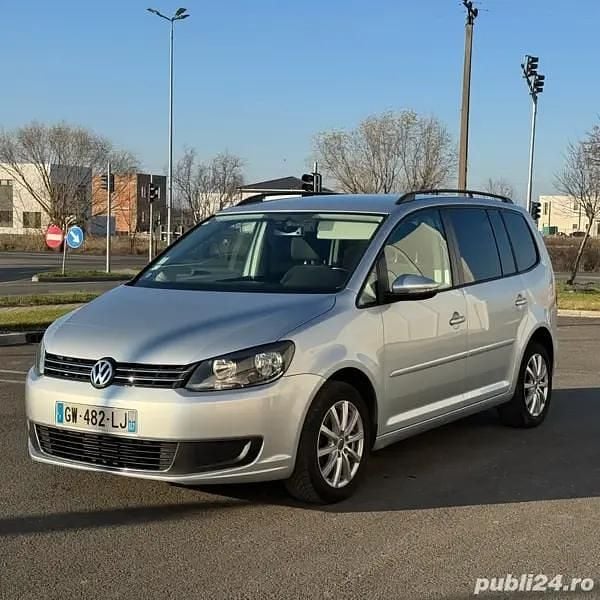 Gri Utilizat 2014 VW Touran Monovolum | 6.100 EUR (Super Preț) - Imagine 1/4