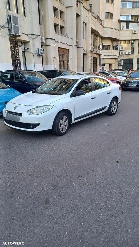 Culoarealb Utilizat 2011 Renault Fluence Expression Berlinǎ | 4.500 EUR (Preț OK) - Imagine 1/2