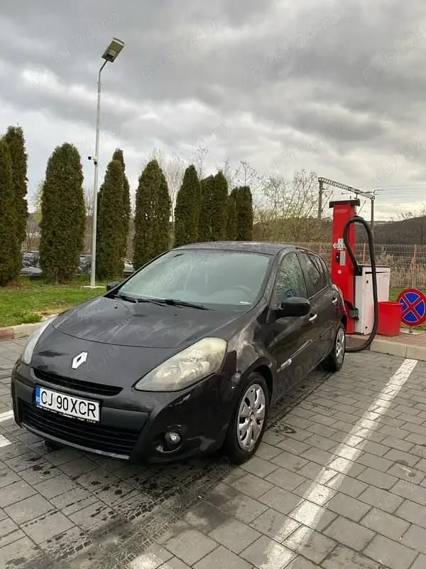 Second-hand Renault Clio III 75 CP (55 kW) 2011 Negru Hatchback