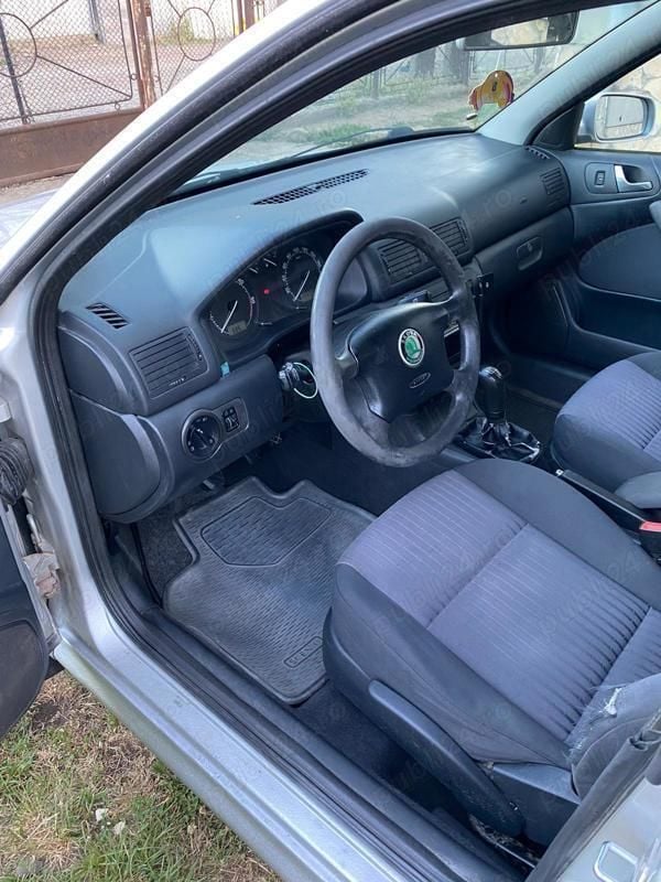 Argintiu Utilizat 2003 Skoda Octavia Break | 1.600 EUR (Preț OK) - Imagine 1/4