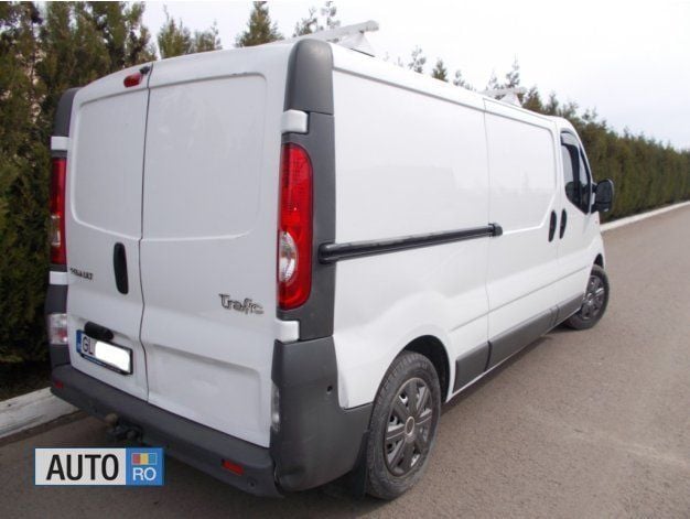 Second-hand Renault Trafic 90 CP (66 kW) 2009 Alb Monovolum