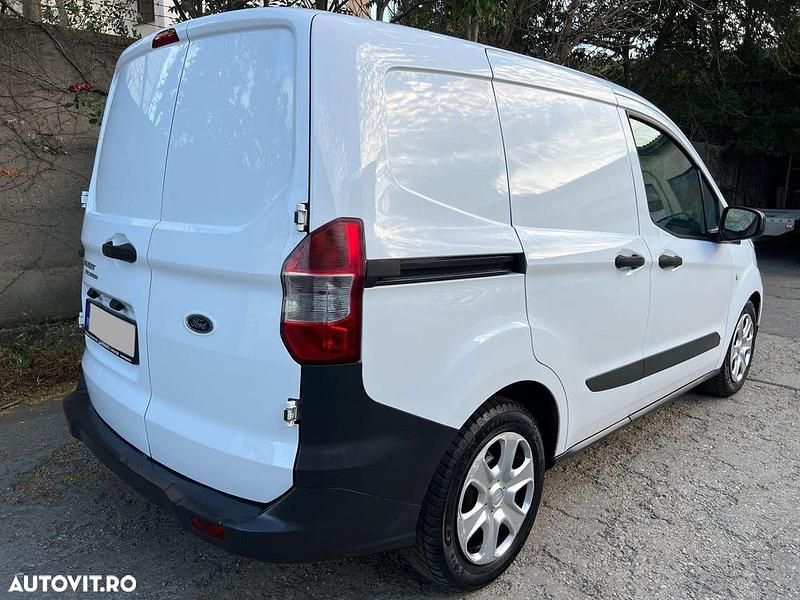 Second-hand Ford Courier 100 CP (73 kW) 2021 Culoarealb Monovolum