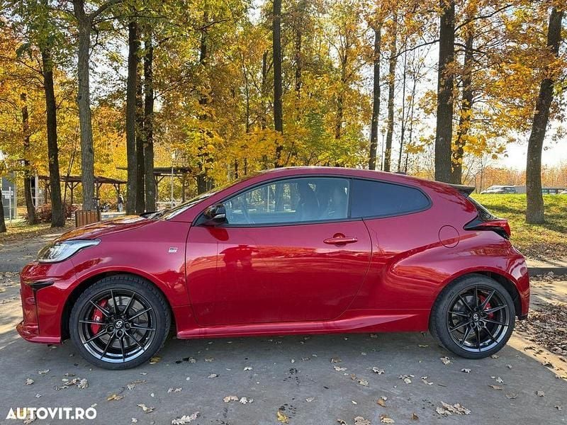 Second-hand Toyota Yaris 261 CP (191 kW) 2022 Culoarerosu Hatchback