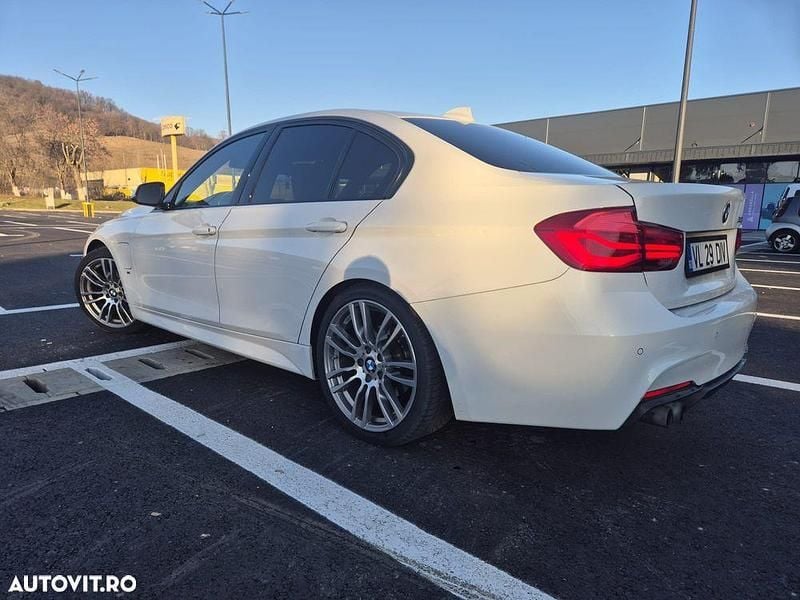 Second-hand BMW 330e iPerformance 251 CP (184 kW) 2016 Culoarealb Berlinǎ
