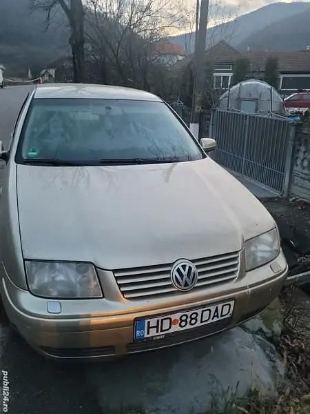 Culoarebej Utilizat 2002 VW Bora Comfortline Berlinǎ | 2.500 EUR (Preț OK) - Imagine 1/4