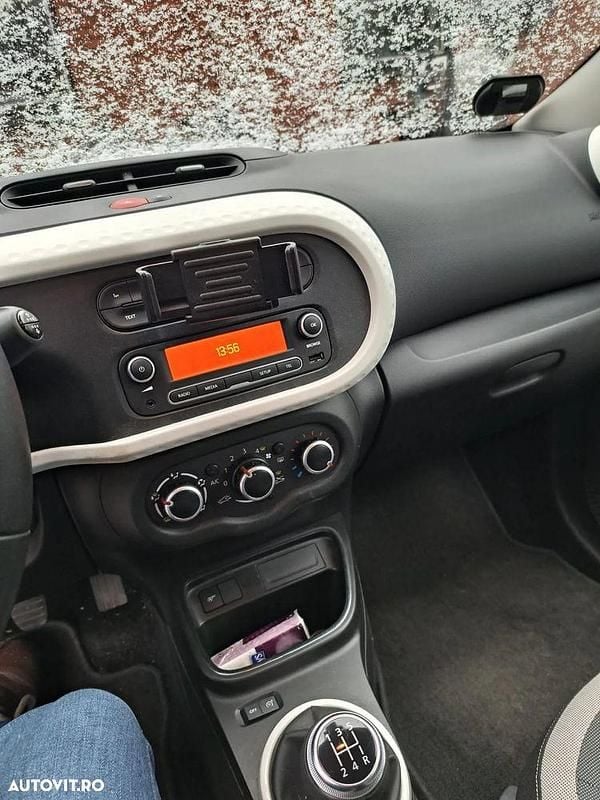 Second-hand Renault Twingo LIMITED 73 CP (53 kW) 2020 Culoarealbastru Hatchback