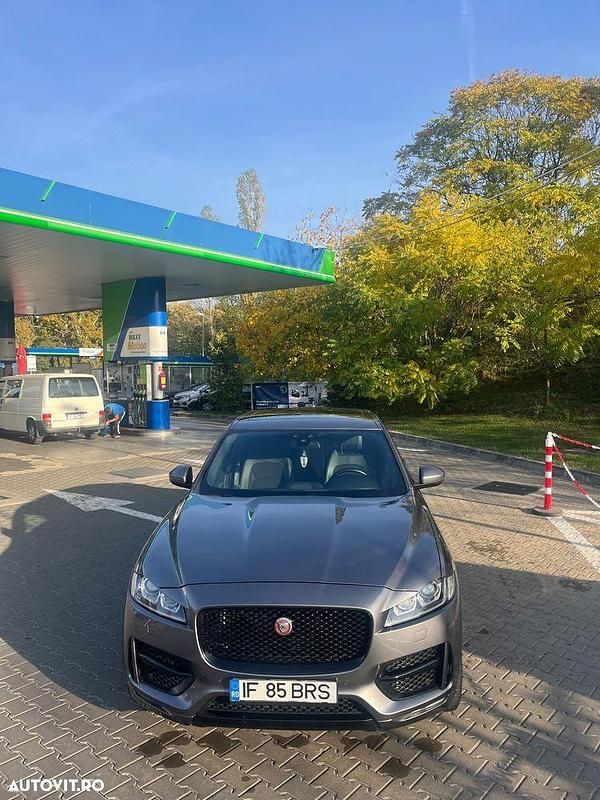 Gri Utilizat 2017 Jaguar F-Pace R-Sport SUV | 14.300 EUR (Super Preț) - Imagine 1/4
